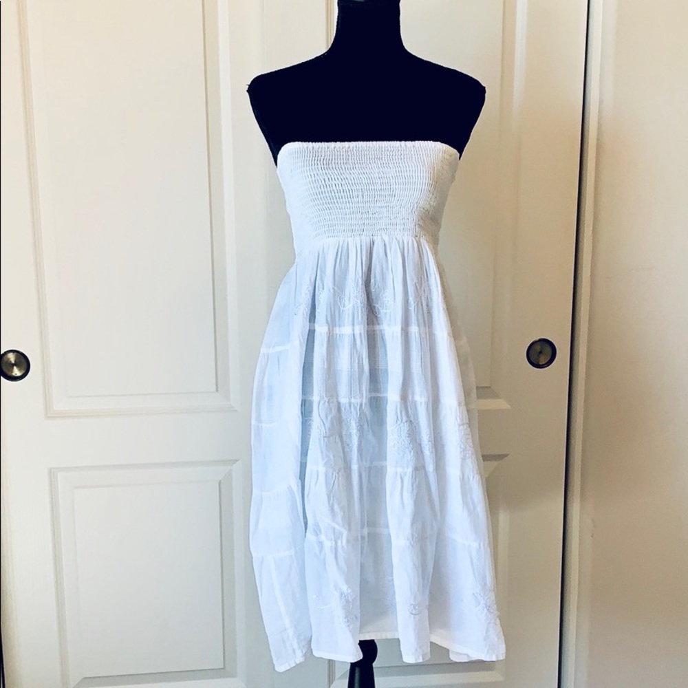 White strapless dress